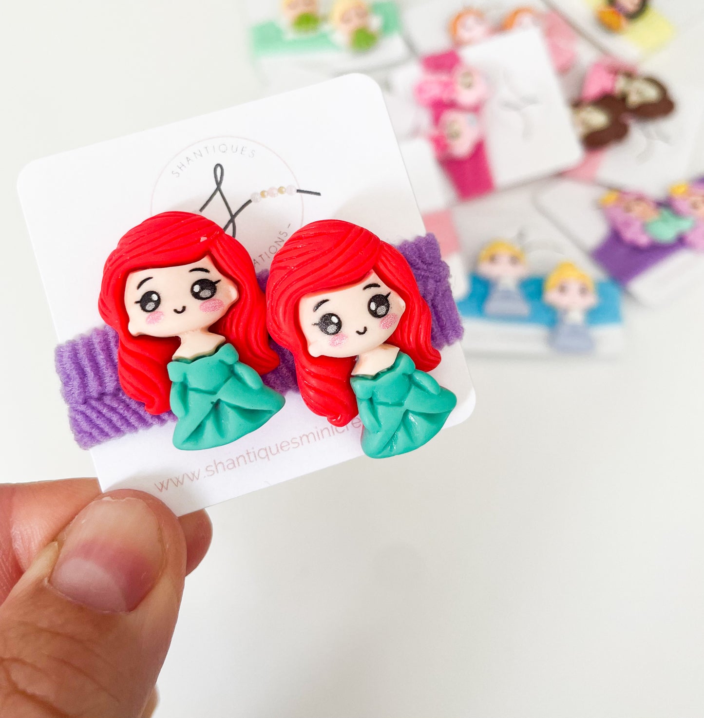 Character - Piggy Ties